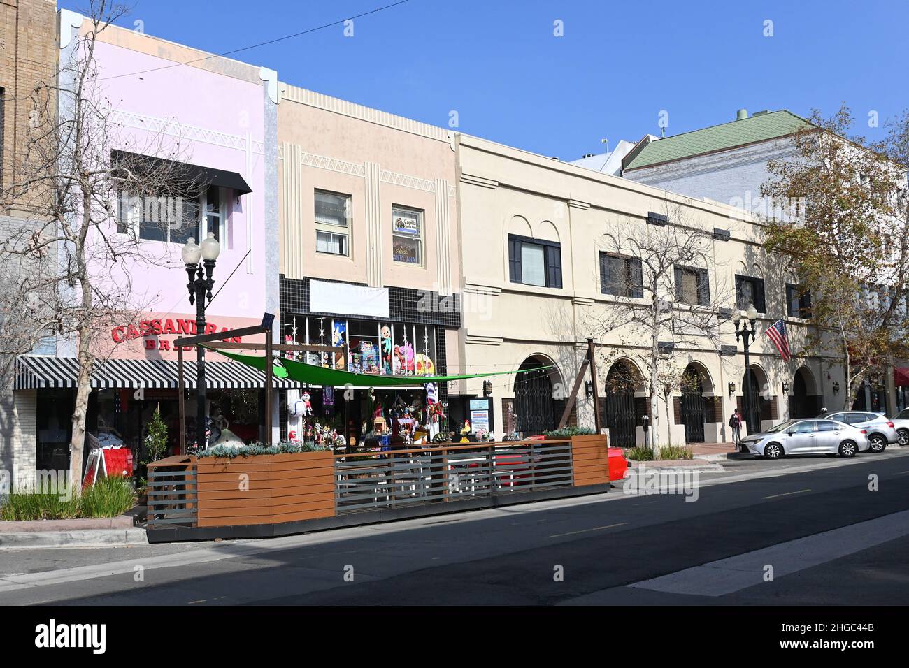 SANTA ANA, CALIFORNIA 19 JAN 2022 Shops on the historic 4th Street