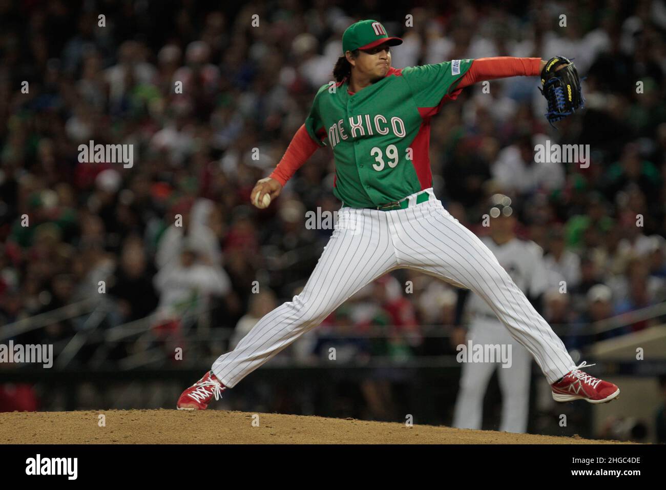 Luis Mendoza 39 of the Mexico pitches. Mexico vs USA World Baseball