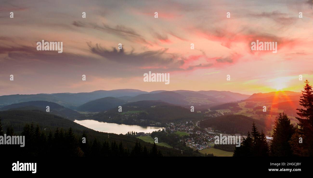 Panorama vom Titisee mit Feldberg, Schwarzwald, Baden-Württemberg, Deutschland Stock Photo