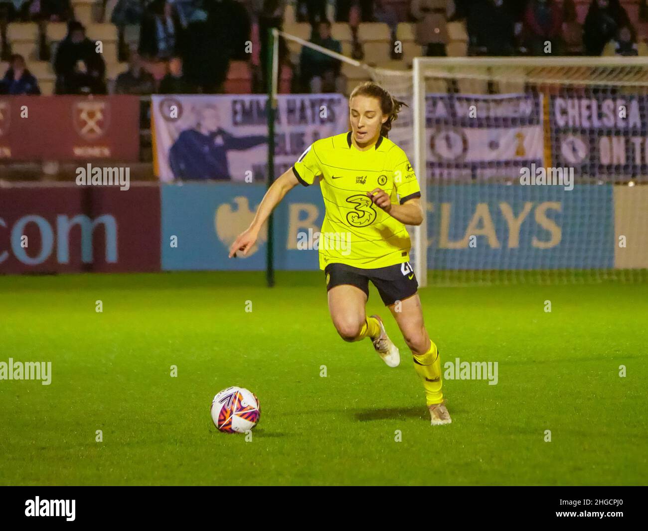 London, UK. 19th Jan, 2022. The Chigwell Construction Stadium, Dagenham, London, 16th January 2022 Niamh Charles (21 - Chelsea Women) heads forwards in the match between West Ham United Women and Chelsea Women in the FA Women's Continental League Cup at The Chigwell Construction Stadium, Dagenham, London on 19th January 2022 Claire Jeffrey/SPP Credit: SPP Sport Press Photo. /Alamy Live News Stock Photo