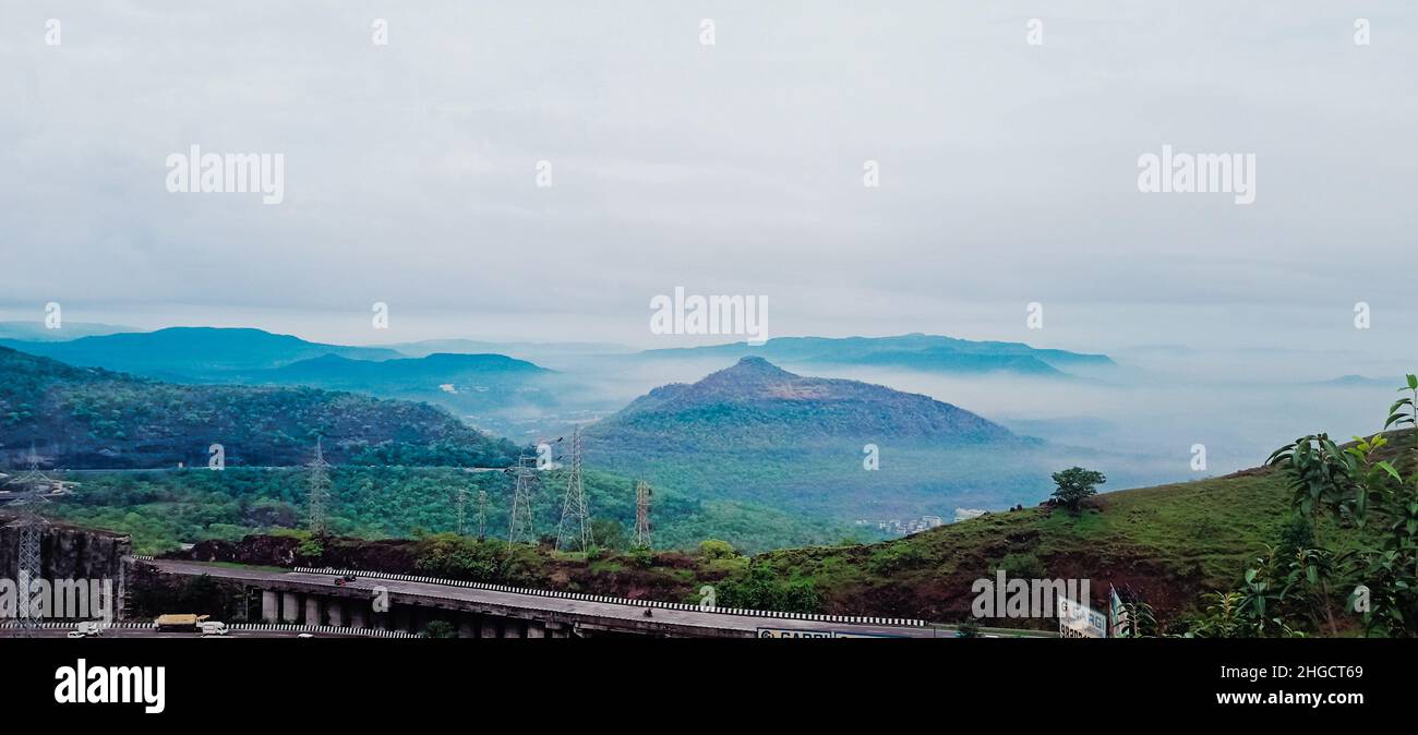 Fogs and mountains hi-res stock photography and images - Alamy
