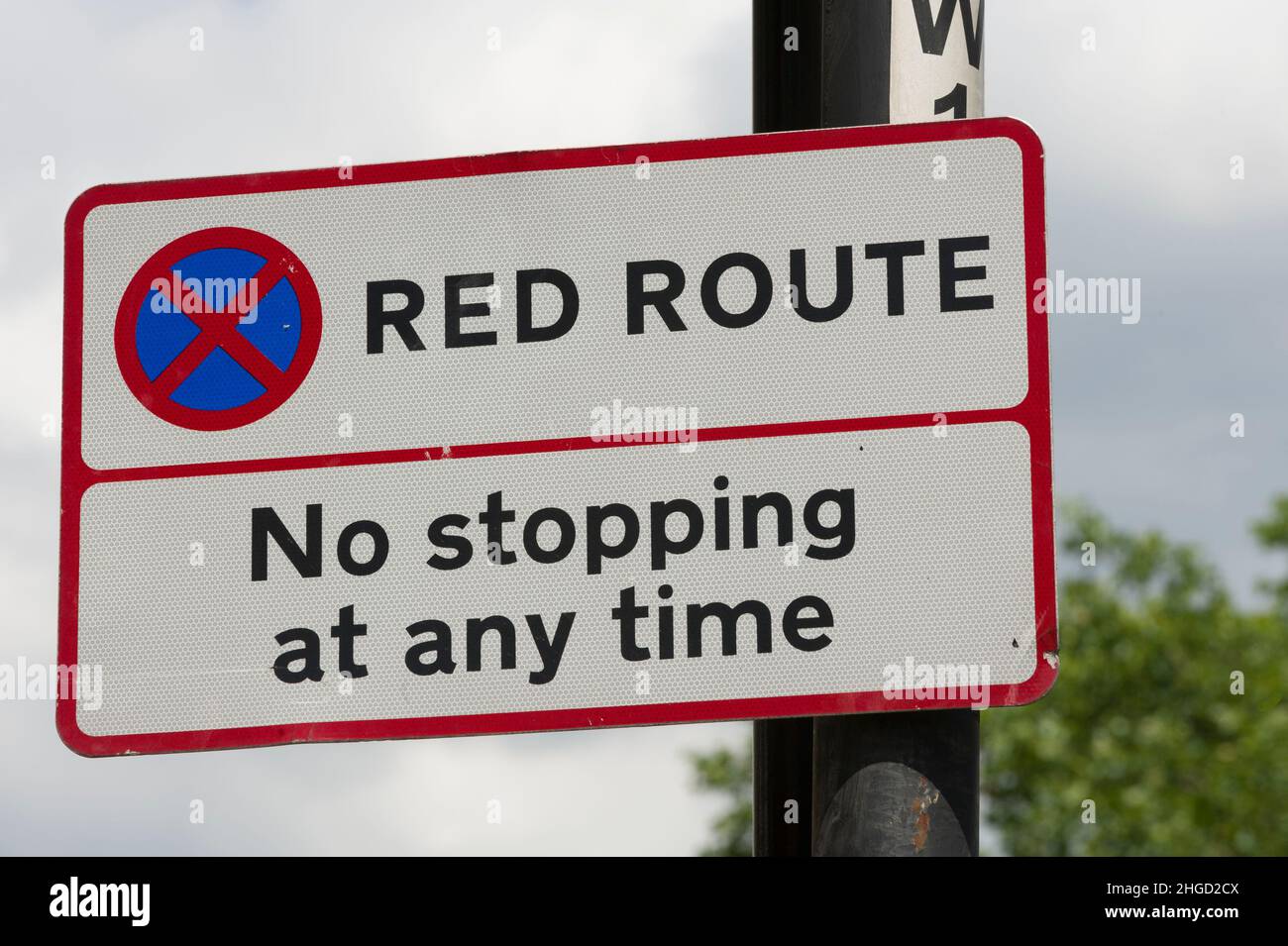 Red route road sign, which means no stopping at any time.  Whitechapel Road, Whitechapel, London, UK.  16 Jun 2009 Stock Photo