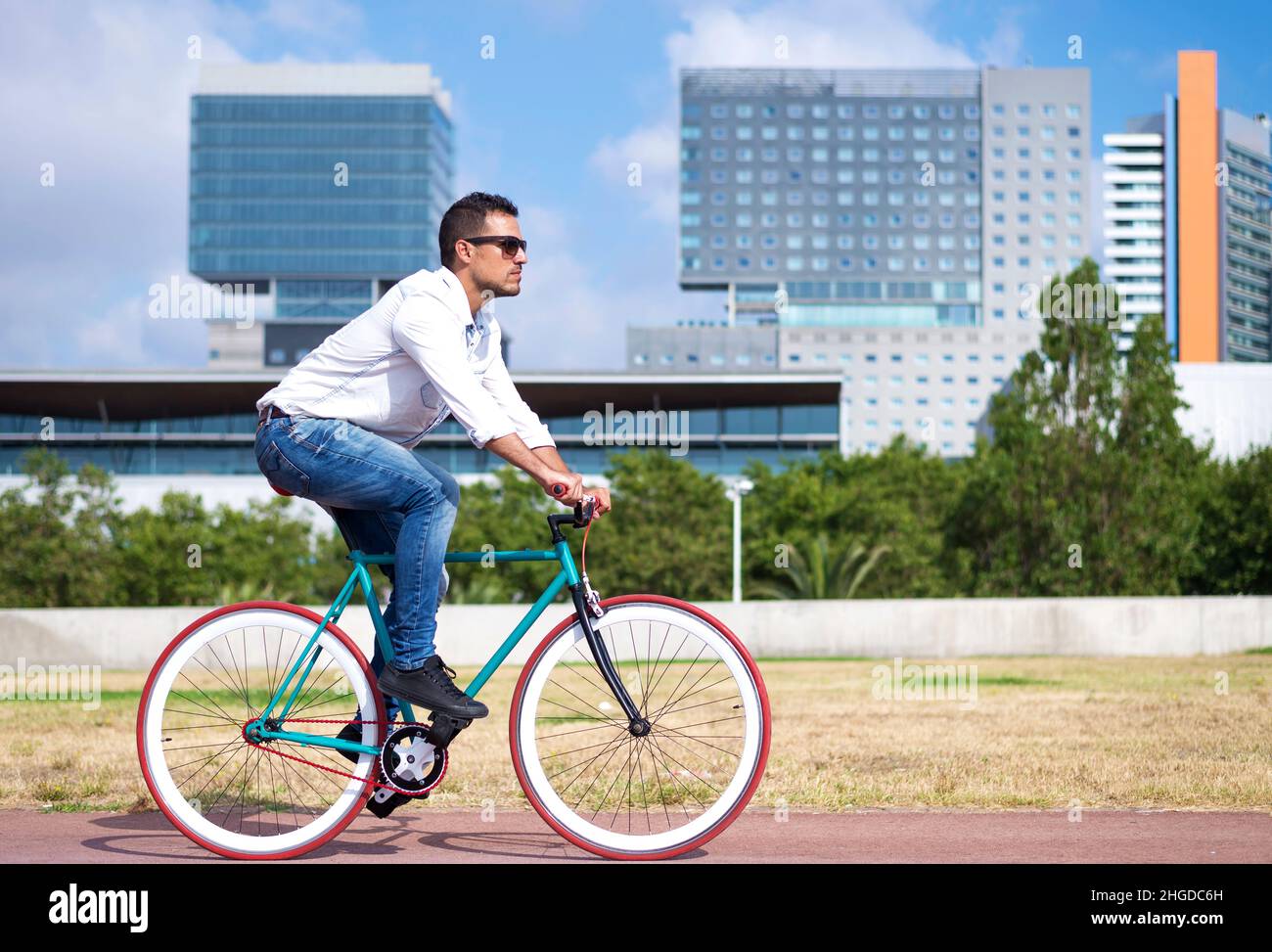 Fixie commuting ride riding hi-res stock photography and images - Alamy
