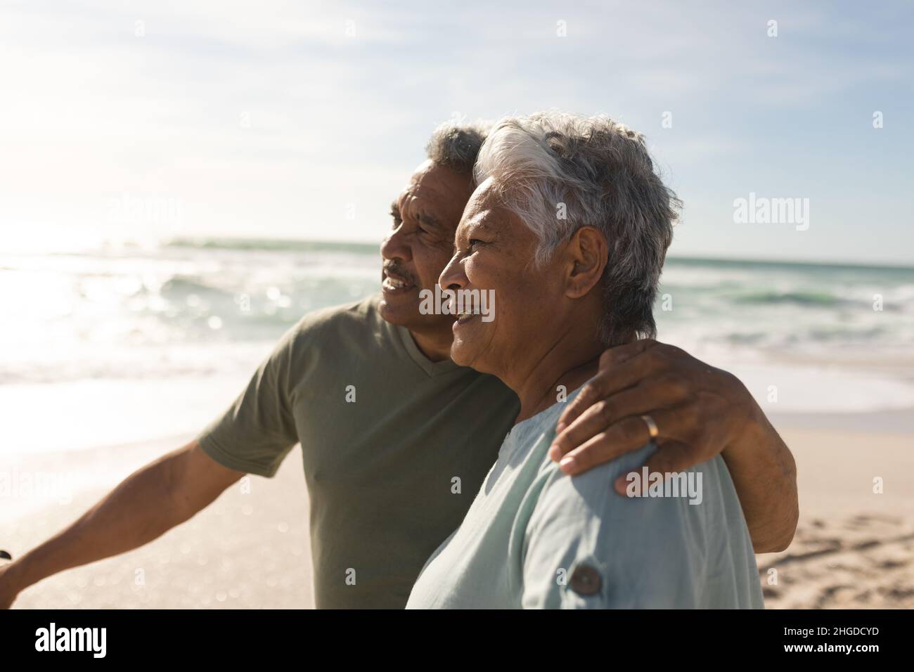 Man arm around woman hi-res stock photography and images - Alamy