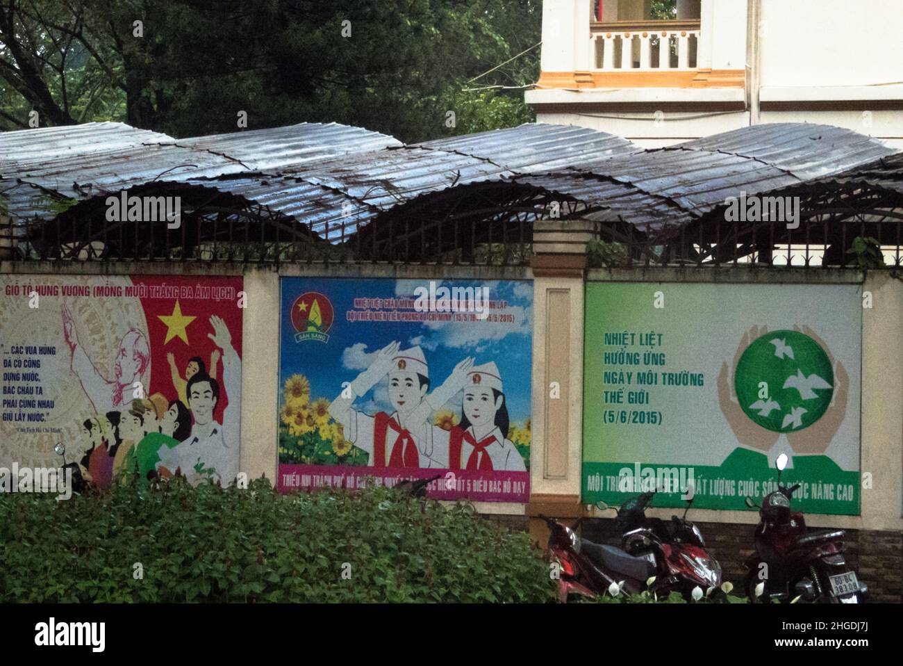 Communist-era wall posters outside the War Remnants Museum (Bảo tàng Chứng tích chiến tranh), Võ Văn Tần, Ho Chi Minh City, Viet Nam Stock Photo