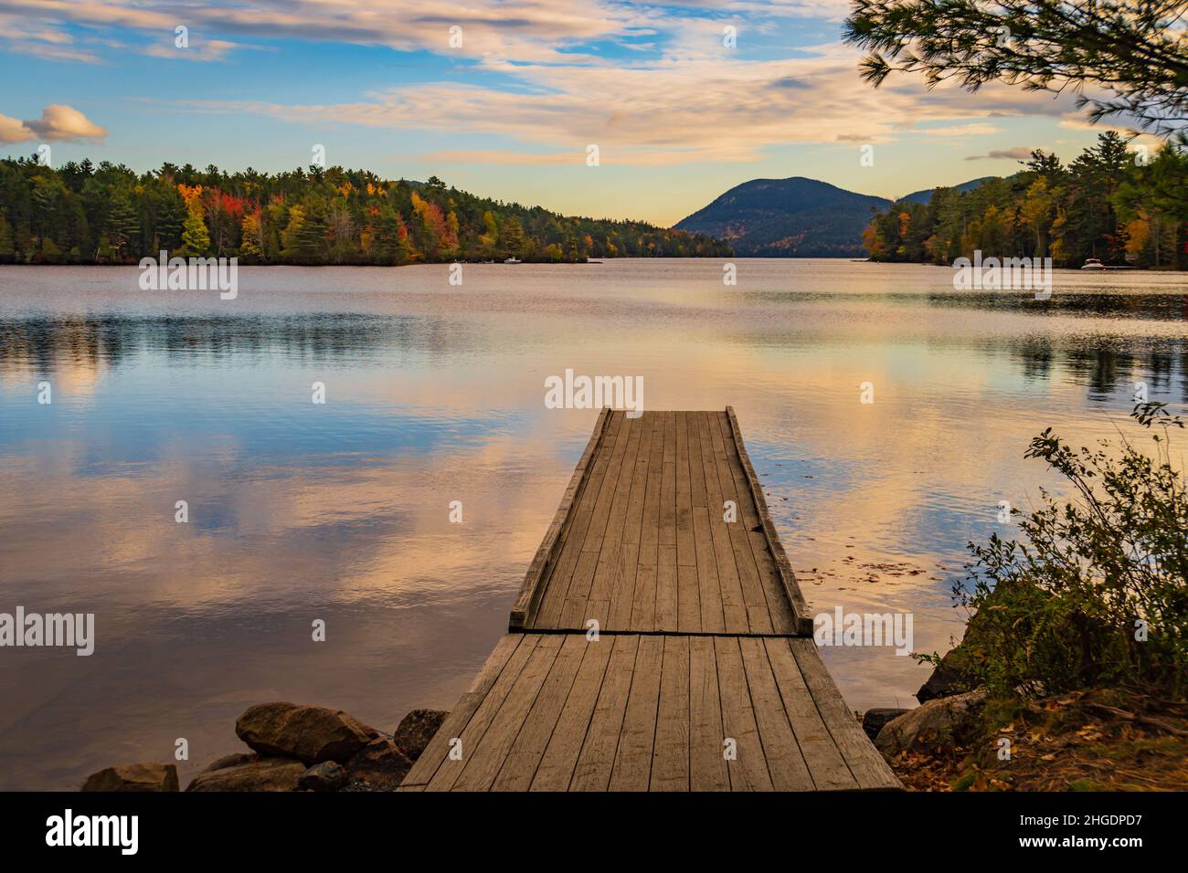 Long Pond shoreline in autumn in Acadia National Park, Maine, USA Stock Photo