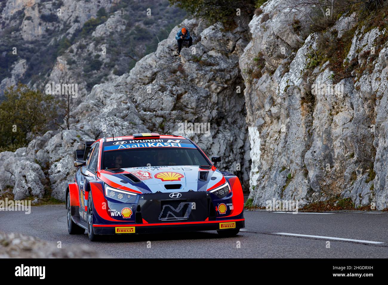 Monaco. 20th January, 2022. 11 Thierry NEUVILLE (BEL), Martijn WYDAEGHE  (BEL), HYUNDAI SHELL MOBIS WORLD RALLY TEAM HYUNDAI i20 N Rally1, action  during the 2022 WRC World Rally Car Championship, 90th edition