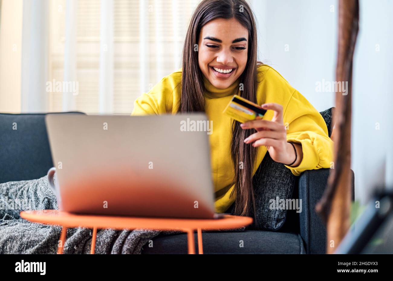 Shopping in pandemia hires stock photography and images Alamy