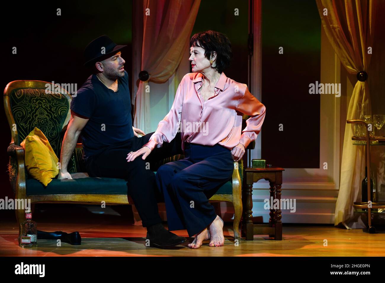 Elizabeth McGovern as Ava Gardner and Anatol Yusef as Frank Sinatra