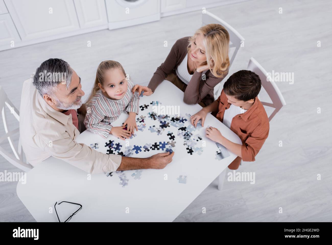 Children overhead puzzle hires stock photography and images Alamy