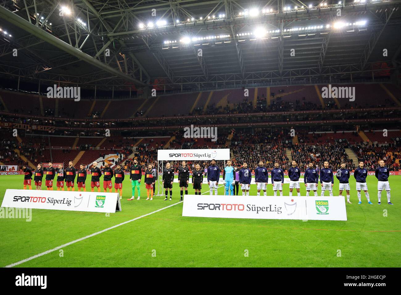 Istanbul, Turkey. 20th Jan, 2022. ISTANBUL, TURKEY - JANUARY 20: Galatasaray and Kasimpasa lining up during the Turkish Super Lig match between Galatasaray and Kasimpasa at Nef Stadium on January 20, 2022 in Istanbul, Turkey (Photo by /Orange Pictures) Credit: Orange Pics BV/Alamy Live News Stock Photo