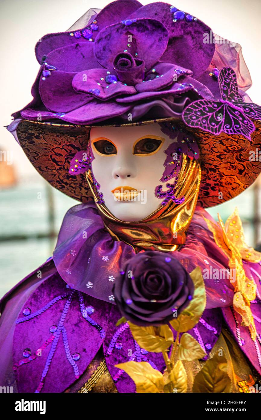 Venetian Carnival mask. People in festival costume with mask at Venice  carnival in Italy. Carnival costumes and masks Venice Stock Photo - Alamy