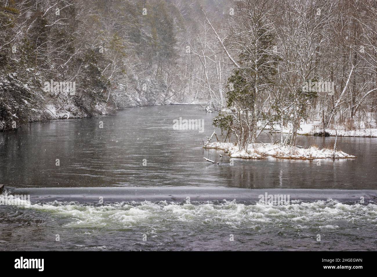 Falling snow blankets the landscape along the Holston River near Bristol, Tennessee Stock Photo