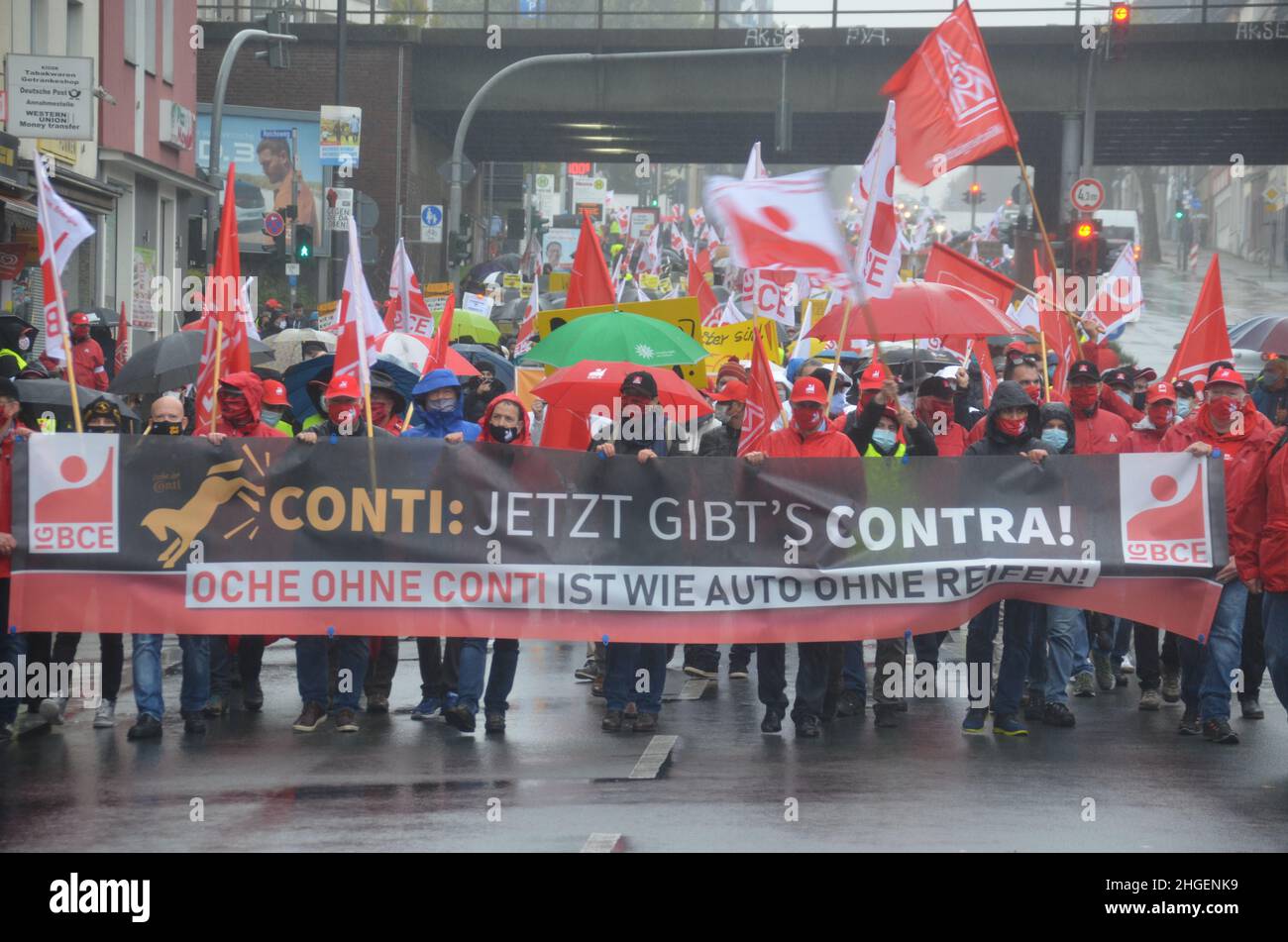 Aachen: 24.09.2020 —  Tausende, die gegen die geplante Schließung des Continental-Reifenwerks demonstrieren Stock Photo
