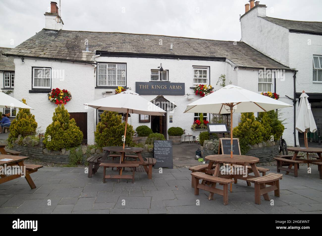 The Kings Arms hotel pub hawkshead village lake district, cumbria, england, uk Stock Photo