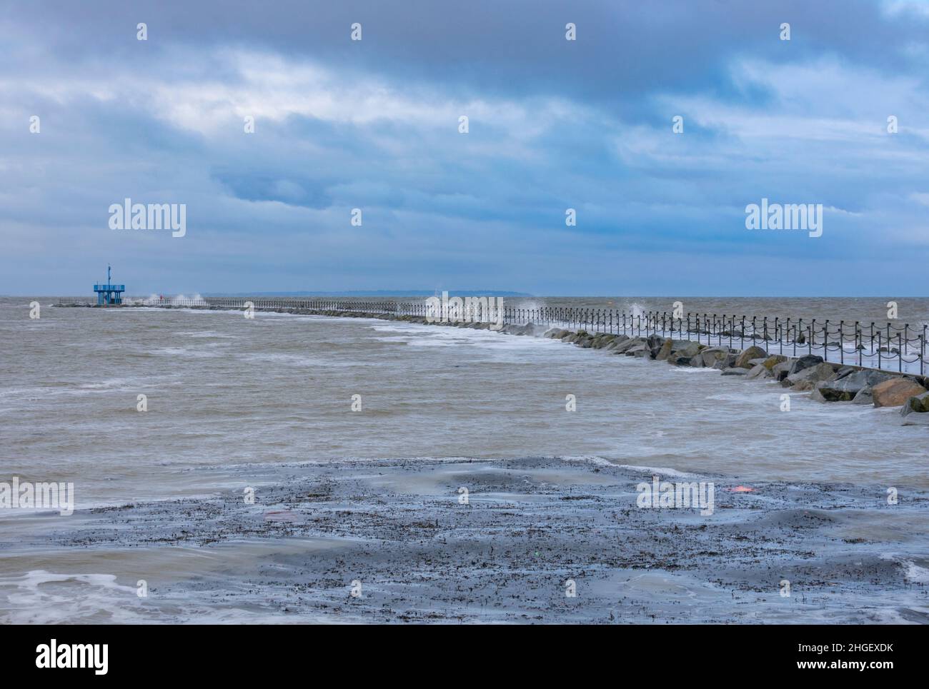 High sea tide in estuary uk hi-res stock photography and images - Alamy