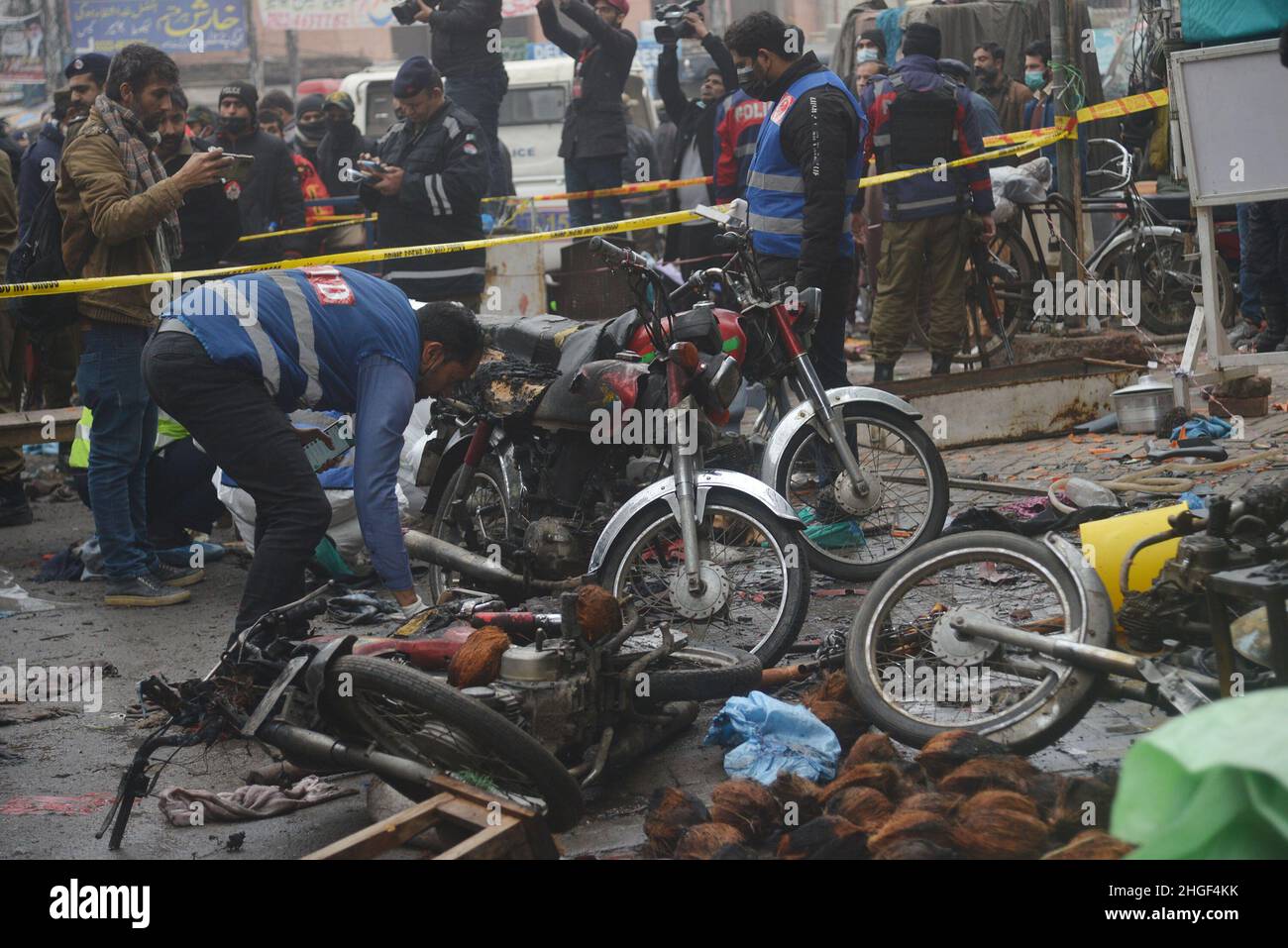 Lahore, Punjab, Pakistan. 20th Jan, 2022. Pakistani investigators