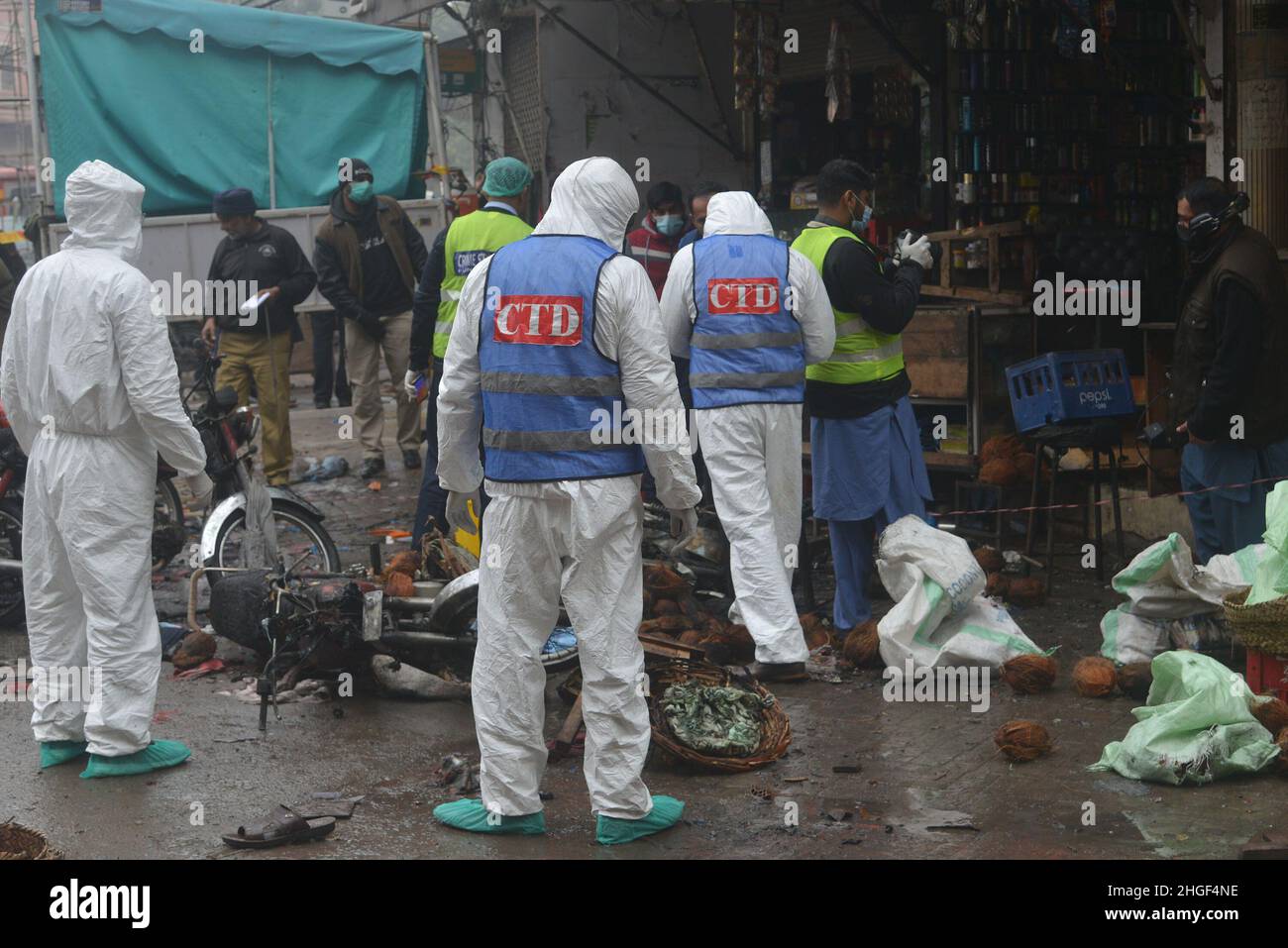 Lahore, Punjab, Pakistan. 20th Jan, 2022. Pakistani investigators