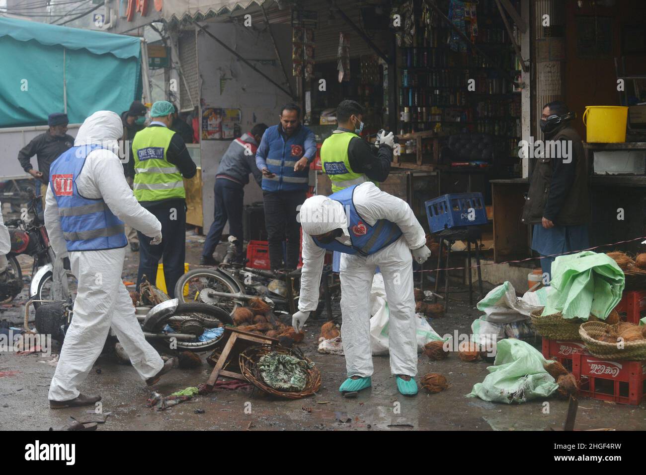 Lahore, Punjab, Pakistan. 20th Jan, 2022. Pakistani investigators