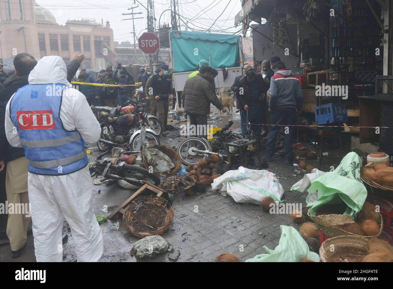 Lahore, Punjab, Pakistan. 20th Jan, 2022. Pakistani investigators