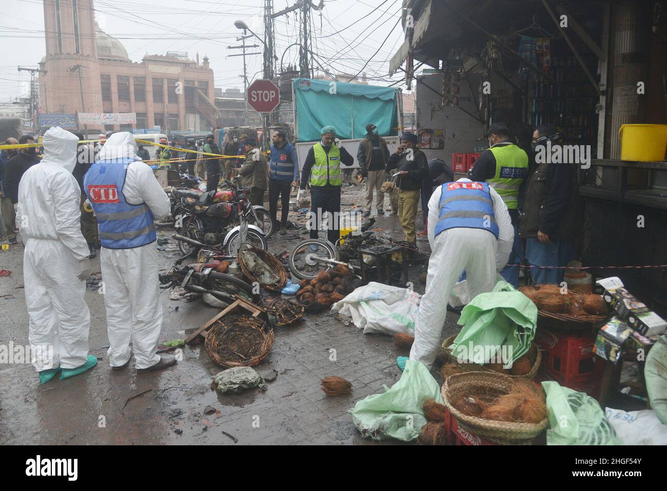 Lahore, Punjab, Pakistan. 20th Jan, 2022. Pakistani investigators