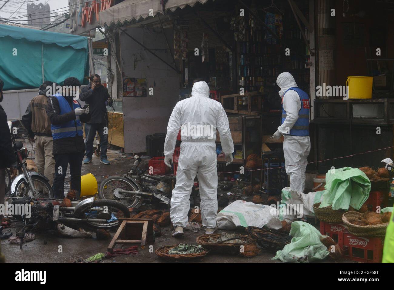 Lahore, Punjab, Pakistan. 20th Jan, 2022. Pakistani investigators