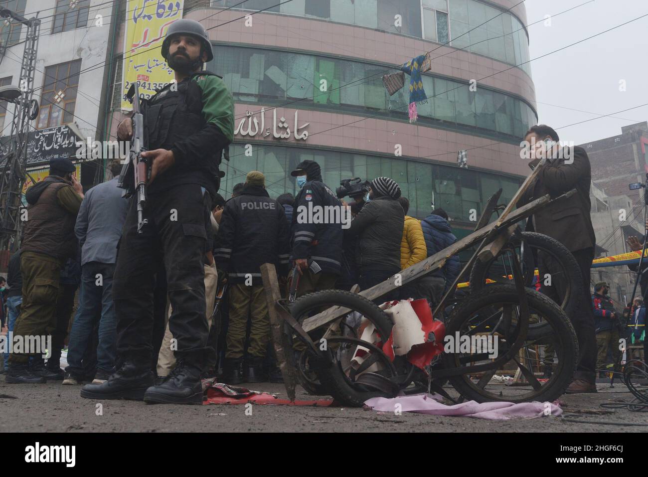 Lahore, Punjab, Pakistan. 20th Jan, 2022. Pakistani investigators