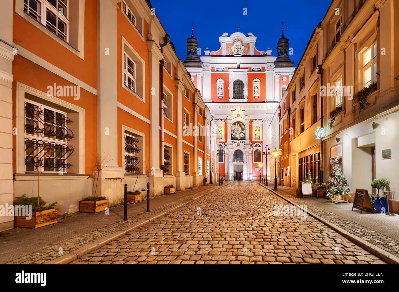 Poland, Wielkopolska, Poznań - baroque Parish Church of St. Stanislaus by night Stock Photo