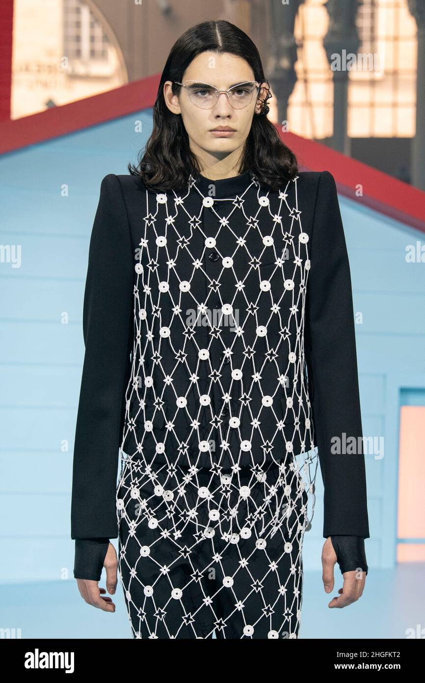 Virgil abloh catwalk hi-res stock photography and images - Alamy