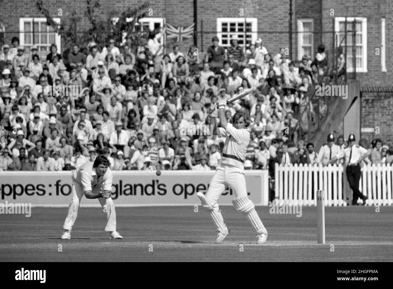 David Hookes (Australia) batting, England vs Australia, 5th Test Match, The Oval, London, England 25 - 30th August 1977. England’s Bob Woolmer is fielding at short leg. Hookes entertained the Bank Holiday crowd with an innings of 85. Stock Photo