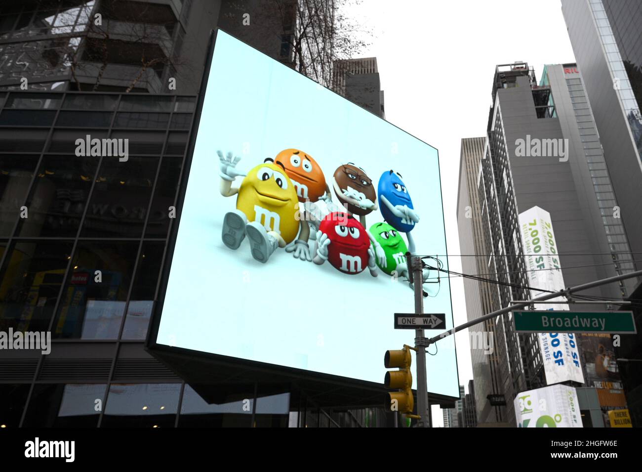 New York, USA. 20th Jan, 2022. View of the M&M's anthropomorphized candy characters on an electronic billboard over the brand's Times Square retail store, set to be redesigned, along with he candy's logo, New York, NY, January 20, 2022. (Photo by Anthony Behar/Sipa USA) Credit: Sipa USA/Alamy Live News Stock Photo