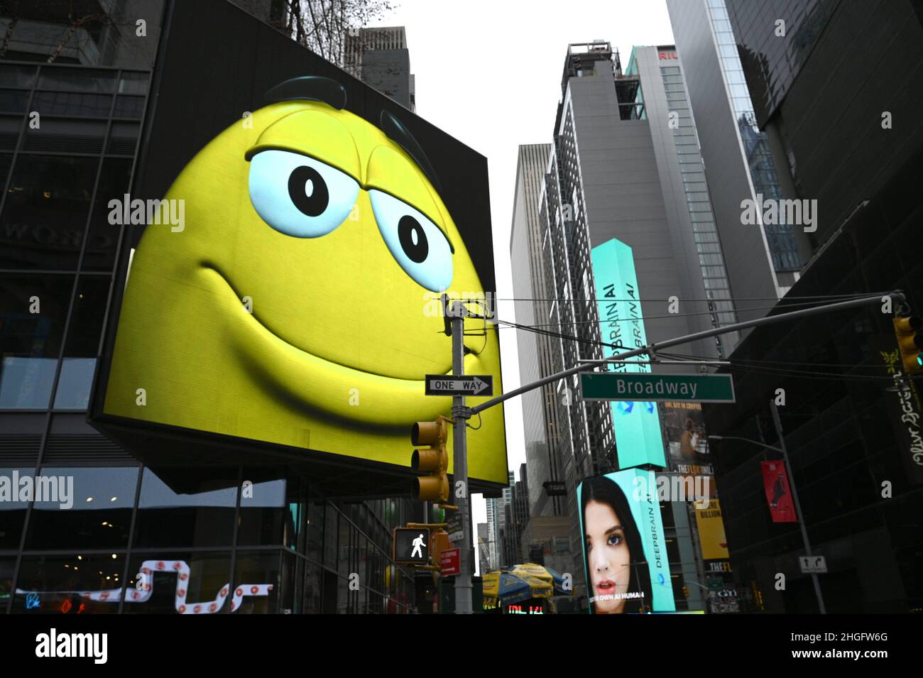 New York, USA. 20th Jan, 2022. View of the M&M's anthropomorphized candy character on an electronic billboard over the brand's Times Square retail store, set to be redesigned, along with he candy's logo, New York, NY, January 20, 2022. (Photo by Anthony Behar/Sipa USA) Credit: Sipa USA/Alamy Live News Stock Photo