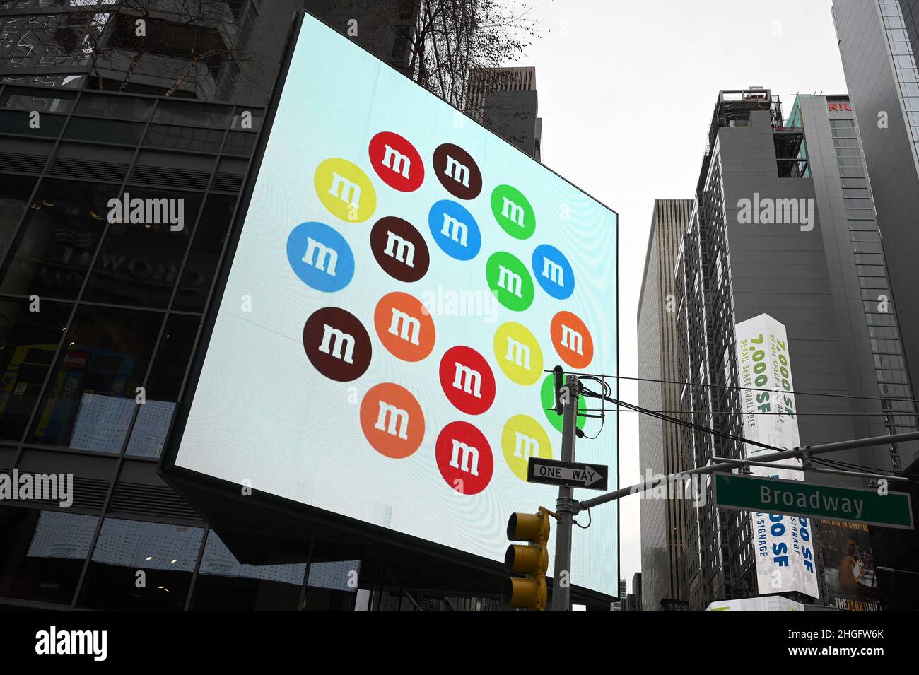 New York, USA. 20th Jan, 2022. View of the M&M's logo as Mars Inc. announced that its anthropomorphized candy character are set to be redesigned, along with he candy's logo, New York, NY, January 20, 2022. (Photo by Anthony Behar/Sipa USA) Credit: Sipa USA/Alamy Live News Stock Photo