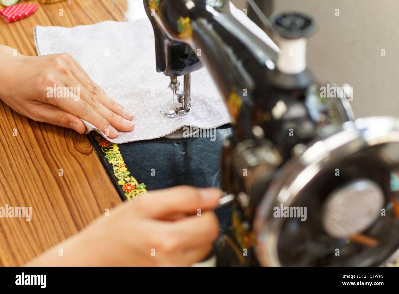 Using Traditional Sewing Machine Retro style manual sewing machine working Stock Photo - Alamy