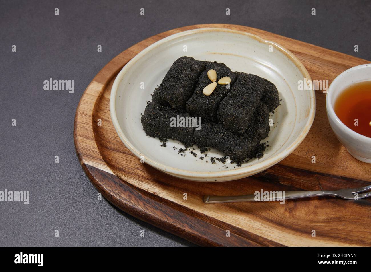 korean traditional dessert, rice cake Injeolmi Stock Photo Alamy