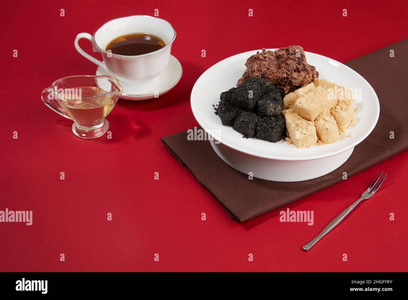 korean traditional dessert, rice cake Injeolmi, herb tonic tea Stock Photo Alamy