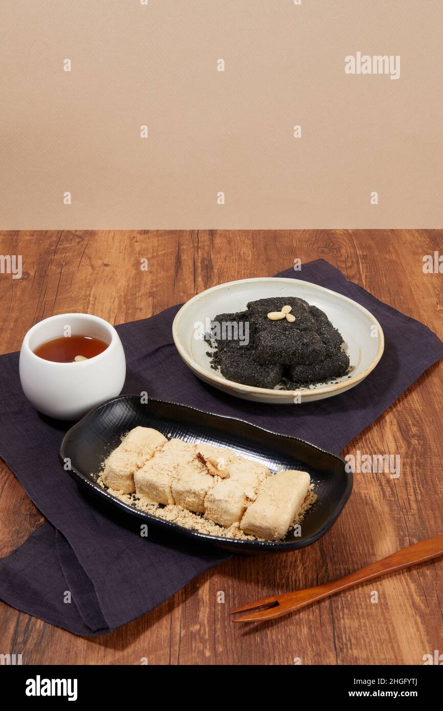 korean traditional dessert, rice cake injeolmi and jujube tea Stock