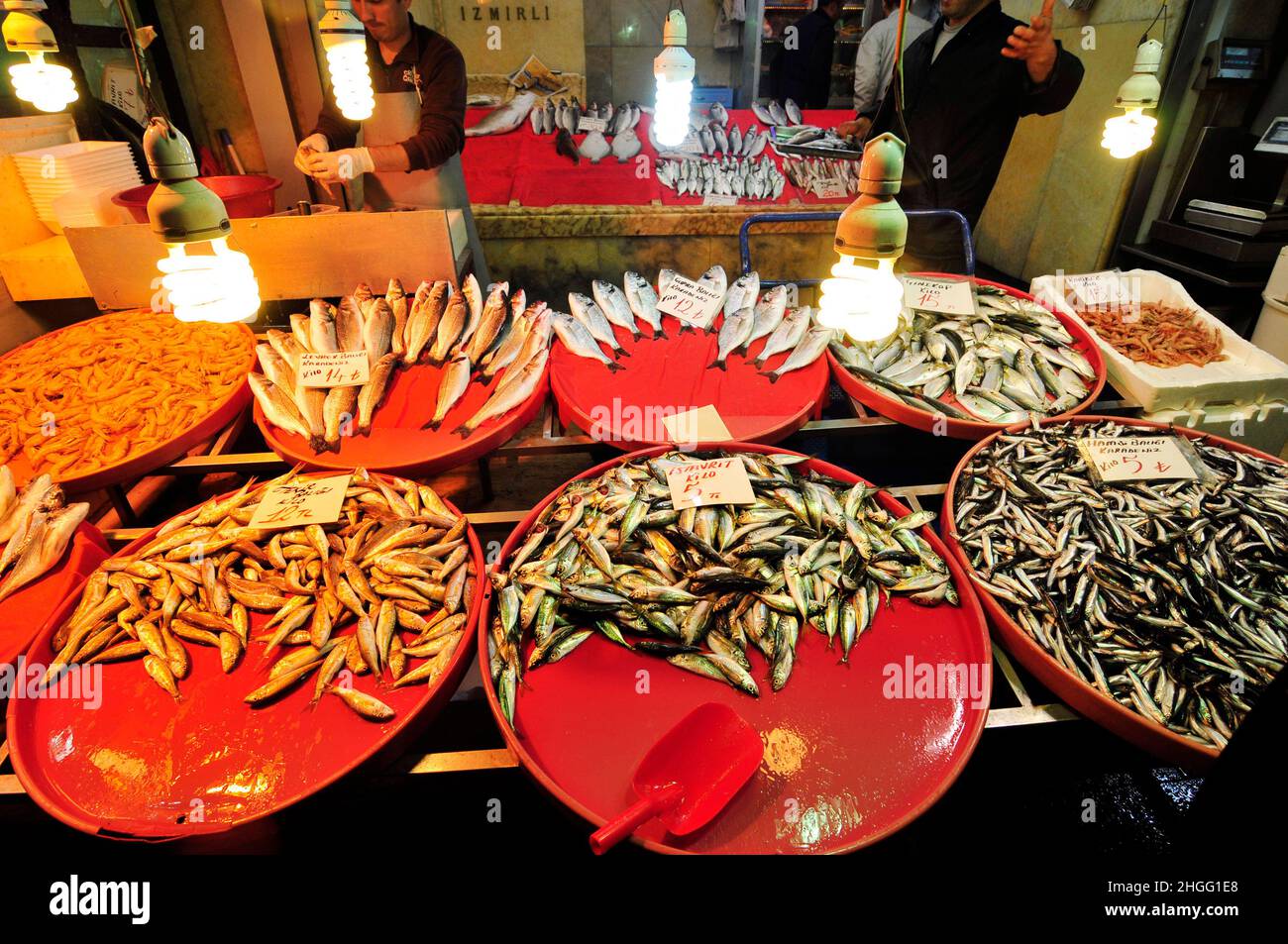 Fresh fish vendor in Eminönü, Istanbul, Turkey Stock Photo Alamy