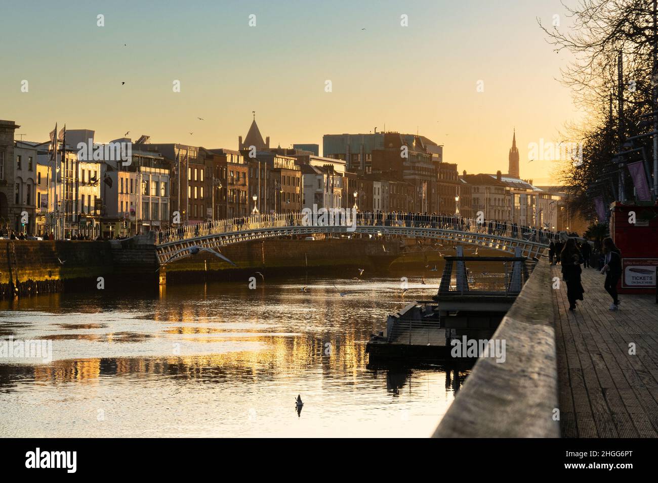 Hapenny Bridge Dublin High Resolution Stock Photography and Images - Alamy