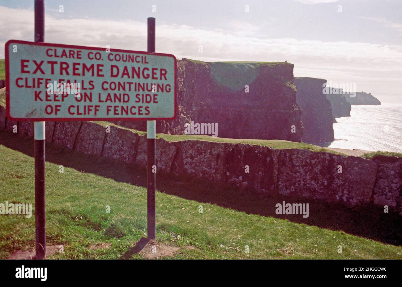 Cliffs of Moher, Lislorkan, 08.09.1990, County Clare, Irland | Cliffs of Moher, Lislorkan, September 08, 1990, County Clare, Republic of Ireland Stock Photo