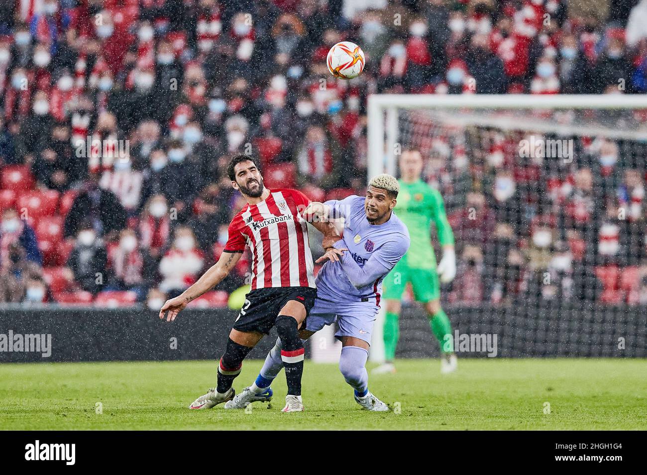 Raul Garcia of Athletic Club and Ronald Araujo of FC Barcelona during the Spanish Cup, Copa del Rey, round of 16 football match between Athletic Club and FC Barcelona on January 20, 2022 at San Mames stadium in Bilbao, Spain - Photo: Inigo Larreina/DPPI/LiveMedia Stock Photo