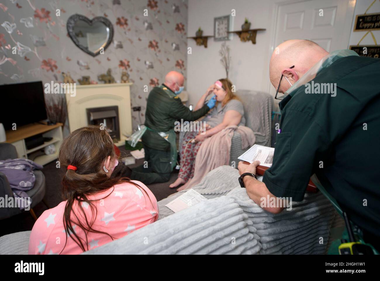 Paramedic uk uniform ambulance hi-res stock photography and images - Alamy