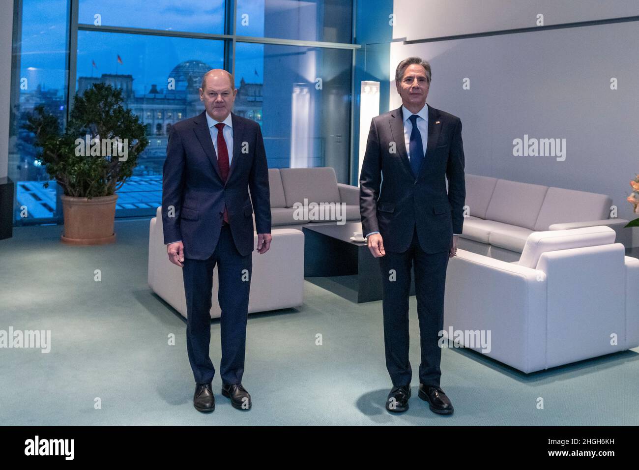Berlin, Germany. 20th Jan, 2022. U.S. Secretary of State Antony Blinken stands with German Chancellor Olaf Scholz, left, prior to a bilateral meeting, January 20, 2022 in Berlin, Germany. Blinken is meeting European allies to discuss the situation with Russia. Credit: Ron Przysucha/State Department/Alamy Live News Stock Photo