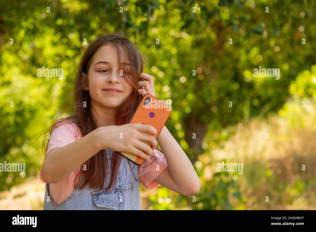 Teenage girl takes a selfie on camera phone Stock Photo - Alamy