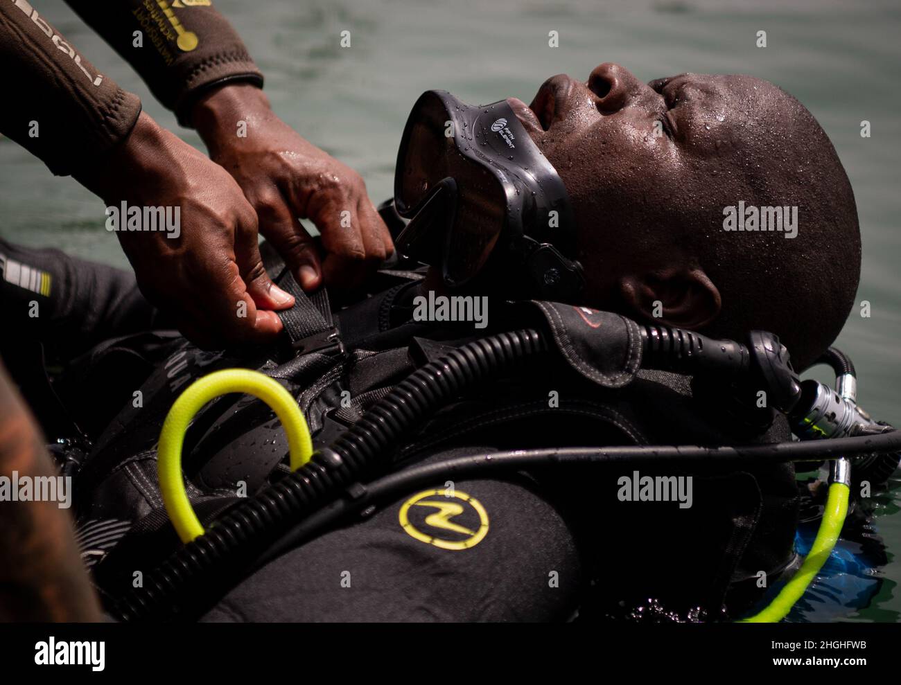 Expert U.S. Navy divers teach foreign partners how to perform diver