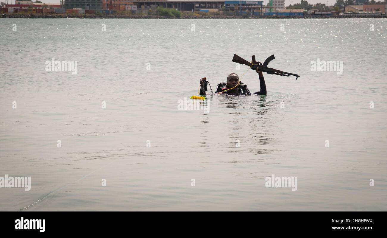 Expert U.S. Navy divers teach foreign partners how to perform diver