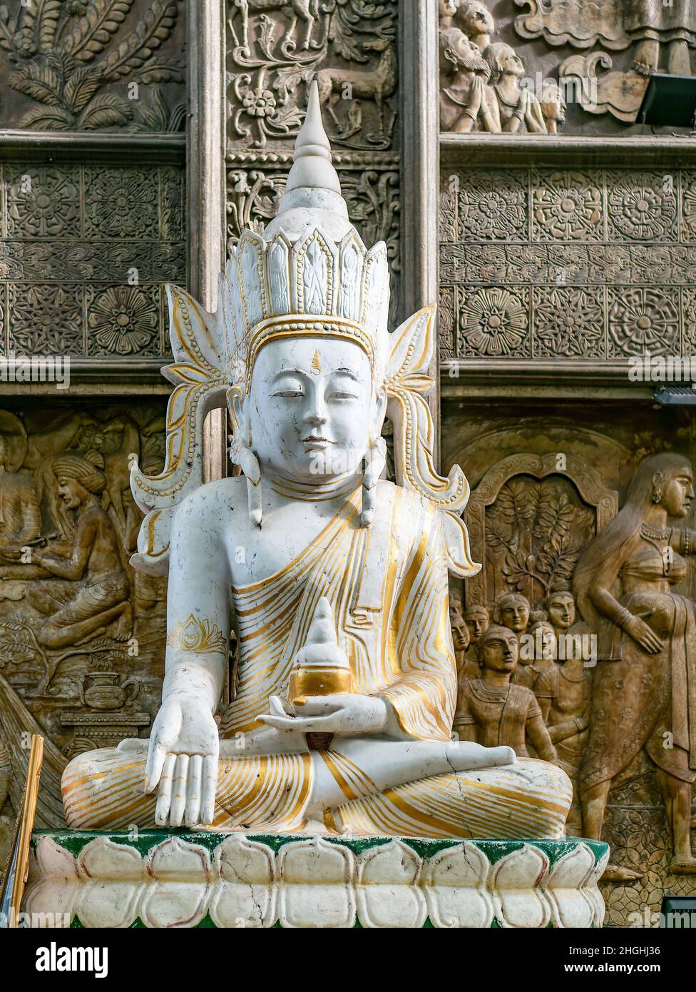 Buddha image at Gangaramaya Temple, Colombo, Sri Lanka. Stock Photo