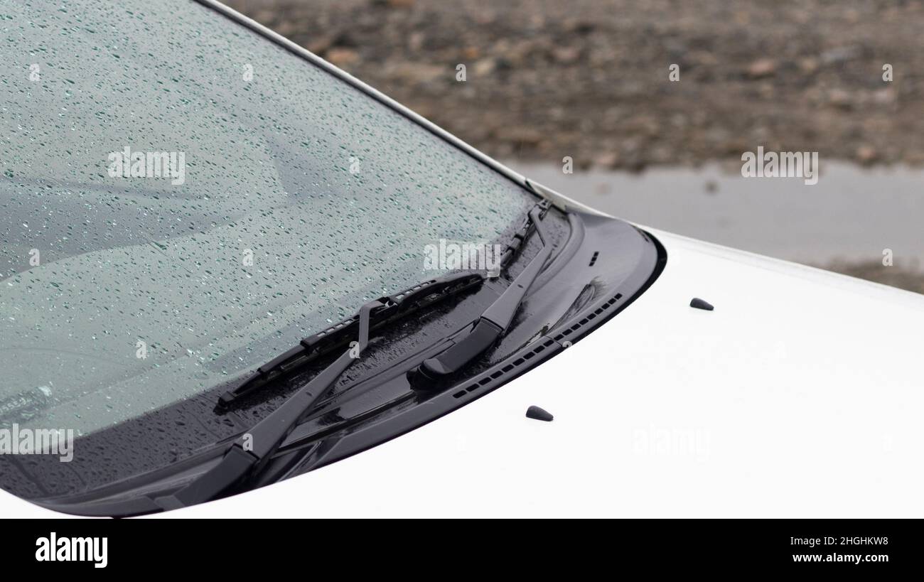 Water repellent windshield hi-res stock photography and images - Alamy