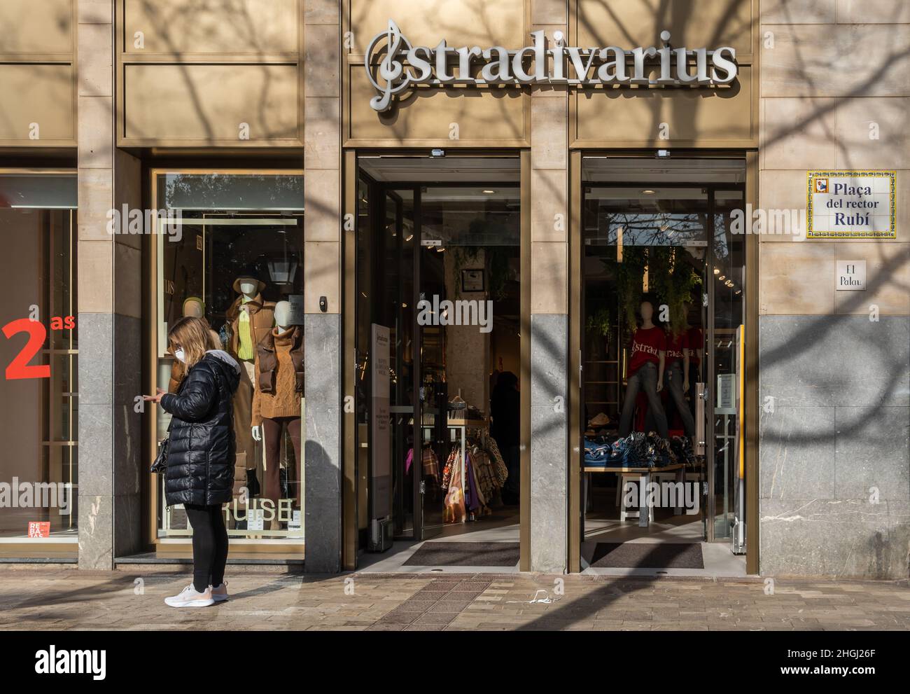 Manacor, Spain; january 20 2022: Facade of the multinational clothing and  accessories company Stradivarius, a sunny morning with people wearing mask  Stock Photo - Alamy