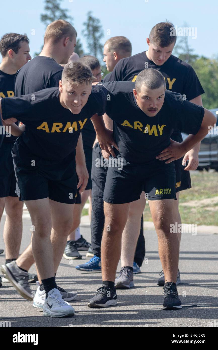 Soldiers of 851st EVCC take a diagnostic ACFT test on Camp Ripley ...